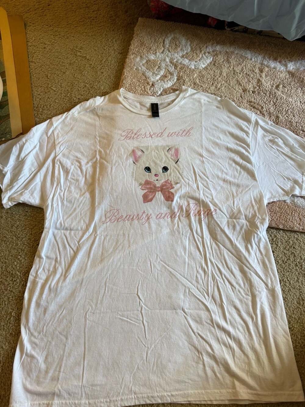 Lana Del Rey Gildan 'Blessed with Beauty and Rage' Graphic Kitten T-Shirt - Picture 7 of 7